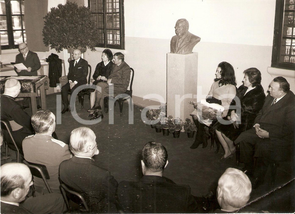Fotografia d epoca originale 1971 MILANO Casa di lavoro per ciechi di guerra  Inaugurazione laboratori Foto 1