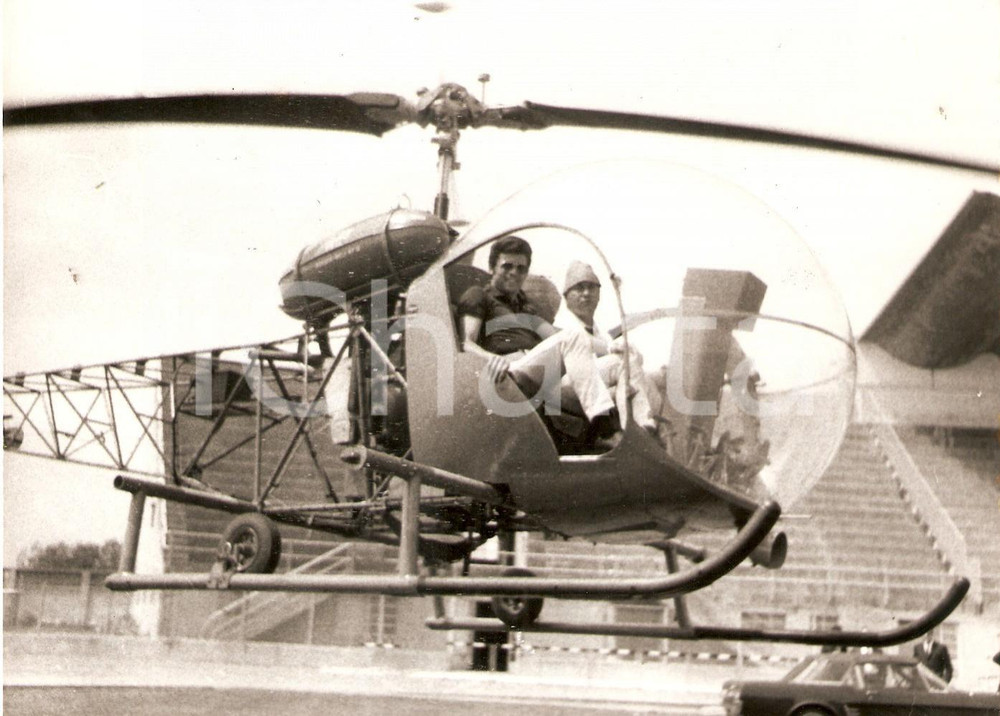 Fotografia d epoca originale 1966 BIELLA 5Â° Cantagiro LITTLE TONY giro turistico su elicottero AGUSTA Foto 1