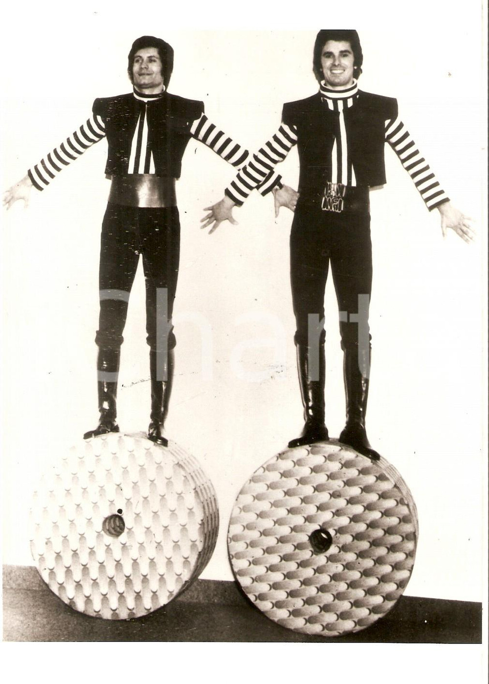 Fotografia d epoca originale 1972 PARIS Pierre CARDIN presenta nuova linea APOLLO Abbigliamento spaziale Foto 1