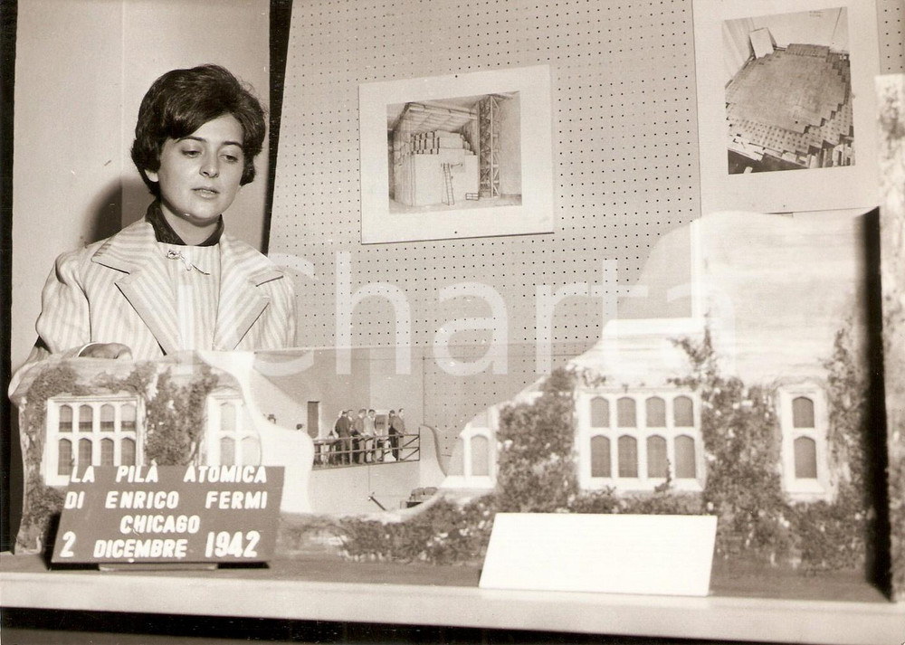 Fotografia d epoca originale 1960 TORINO 10° Salone della Tecnica  Modello pila atomica di Enrico FERMI Foto 1