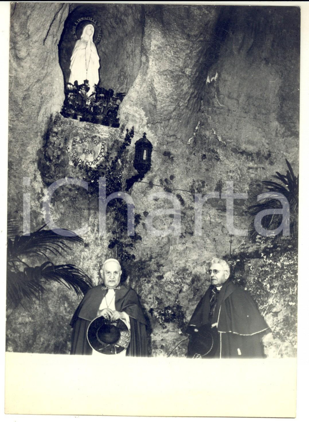 Fotografia d epoca originale 1959 ROMA Papa Giovanni XXIII nella grotta della Madonna di Lourdes Foto 18x13 1