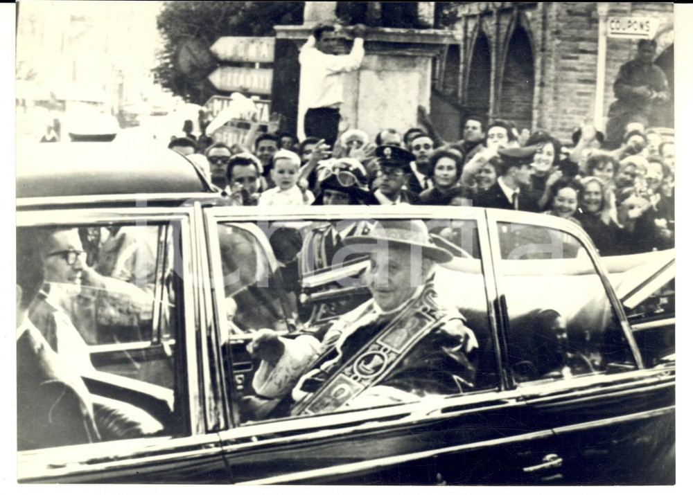 Fotografia d epoca originale 1962 LORETO Papa Giovanni XXIII si reca in visita alla Santa Casa Foto 18x13 1