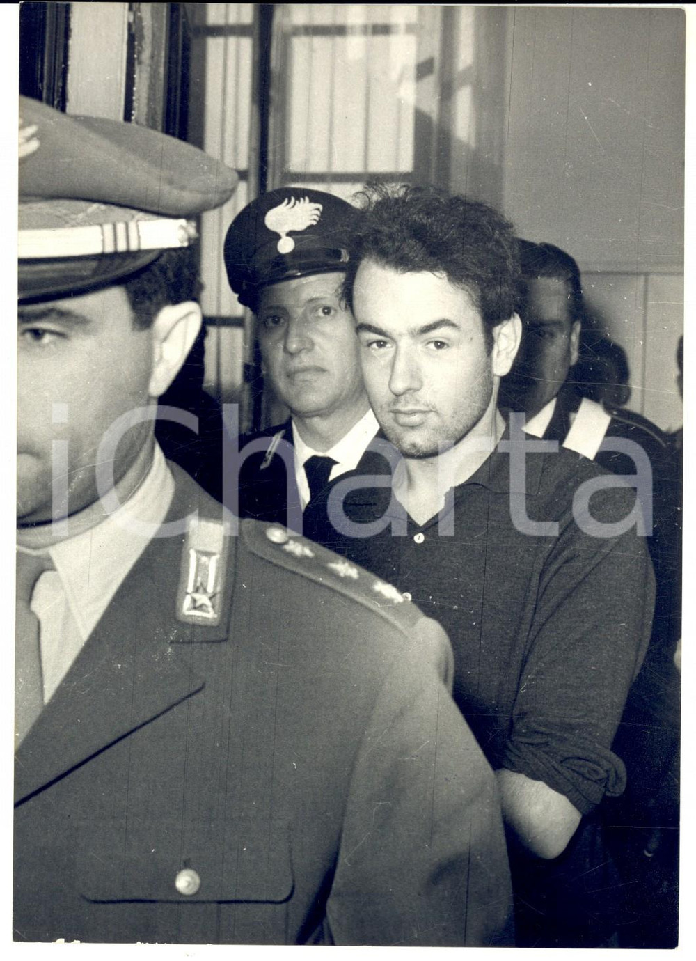 Fotografia d epoca originale 1951 TORINO Evaso Livio GIORDANO catturato dai carabinieri Foto 13x18 cm 1