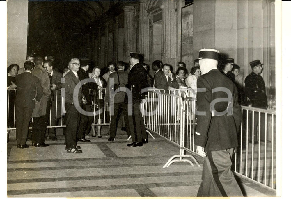 Fotografia d epoca originale 1960 PARIS ProcÃ¨s COMPLOT D ALGER  Journalistes Ã  l entrÃ©e des tÃ©moins Photo 1