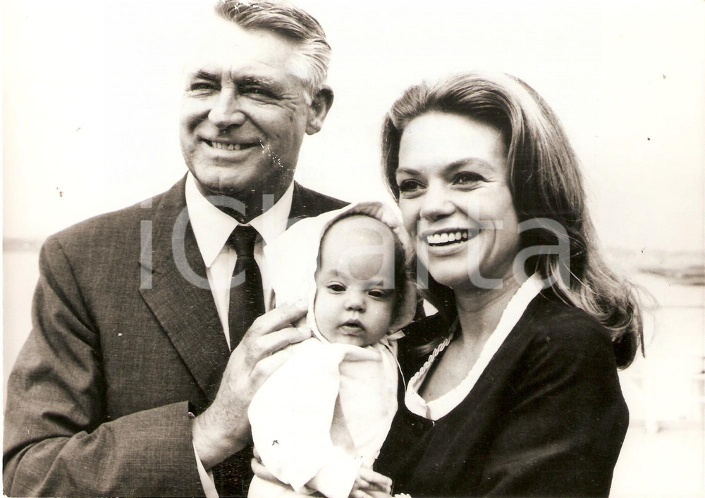 Fotografia d epoca originale 1965 ca SOUTHAMPTON Cary GRANT con moglie Dyan CANNON e la figlia Jennifer Foto 1