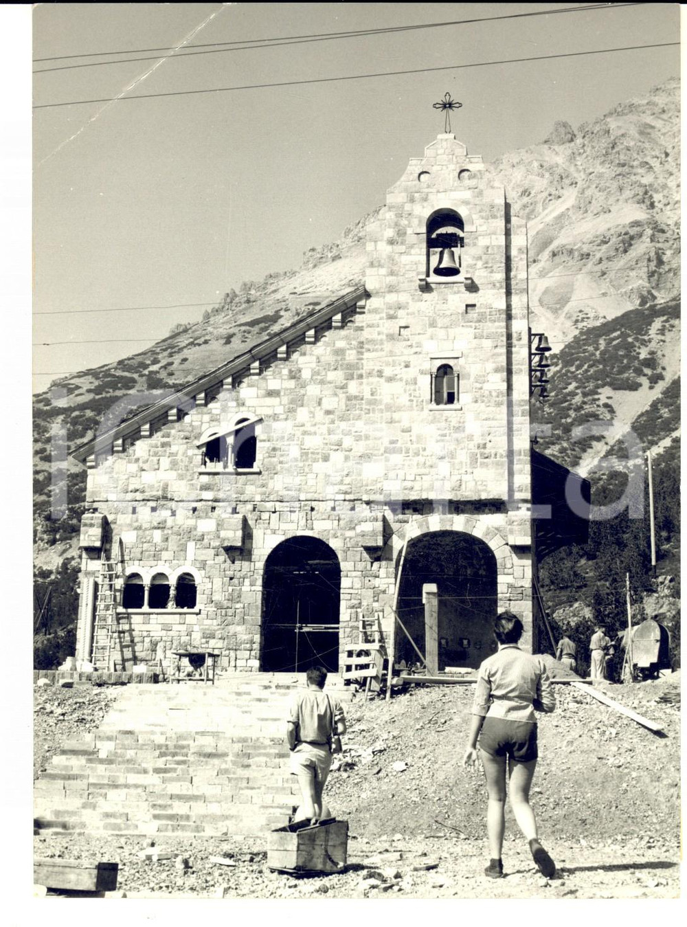 Fotografia d epoca originale 1960 ca CANCANO / VALTELLINA Chiesetta di SANT ERASMO in costruzione Foto 13x18 1
