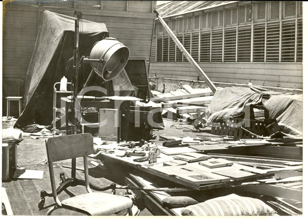Fotografia d epoca originale 1960 PORT VILA VANUATU La cittÃ  distrutta da un violento ciclone Foto 18x13 1
