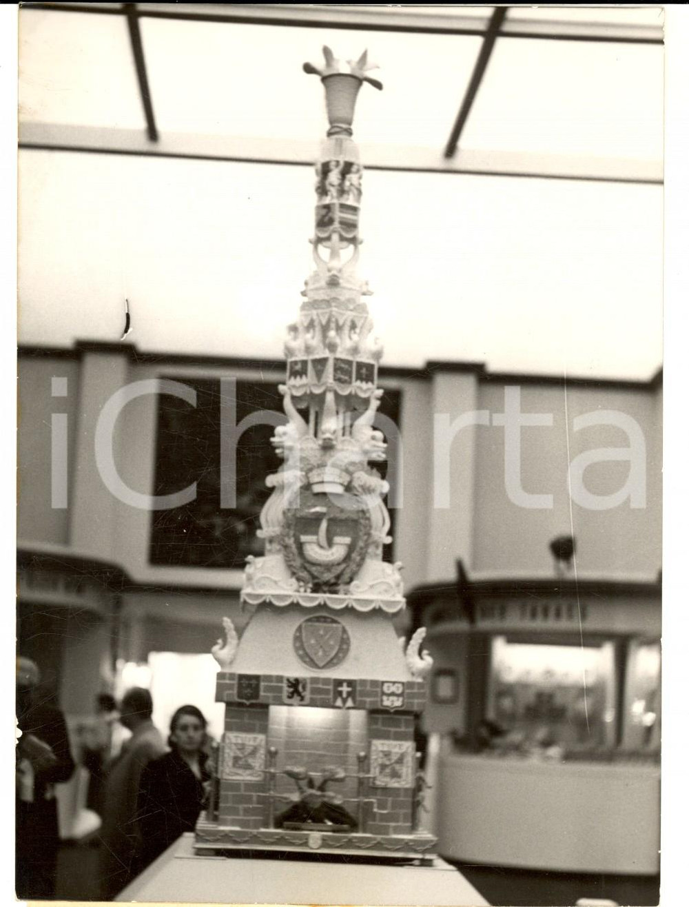 Fotografia d epoca originale 1954 Paris Salon de l’Hôtellerie – Pièce montée géante Photo 12x17 cm 1