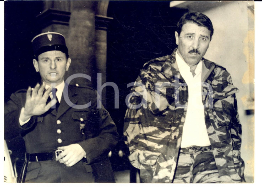 Fotografia d epoca originale 1962 PARIS Arresto di Armand BELVISI per l attentato a DE GAULLE Foto 1