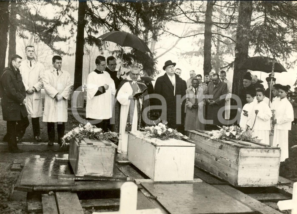 Fotografia d epoca originale 1959 BLAUVELT NY Obsequies of three children killed in an accident Photo 1