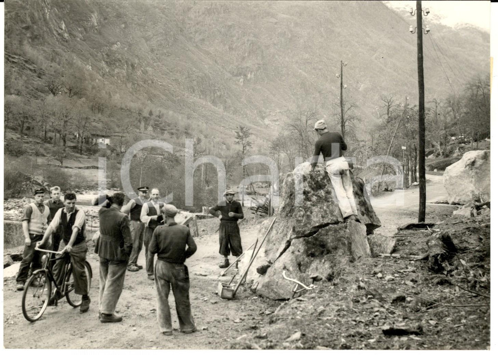 Fotografia d epoca originale 1953 ROSONE / BERTODASCO TO Contadini temono una frana imminente Foto 18x14 1