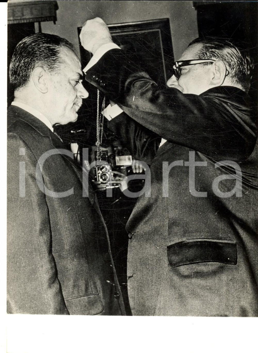 Fotografia d epoca originale 1968 ATENE Georgios PAPADOPOULOS riceve Medaglia d oro dal sindaco RITSOS Foto 1