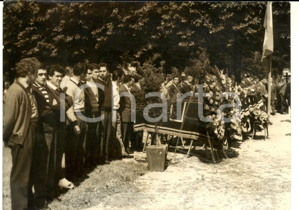 Fotografia d epoca originale 1957 FRANCE Catastrofe dell ISOLA DI OUESSANT  Funerali dei marinai Foto 18x13 1