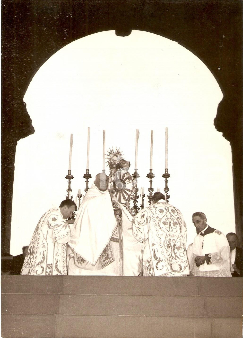 Fotografia d epoca originale 1959 ROMA  COLOSSEO Papa GIOVANNI XXIII benedice folla per CORPUS DOMINI Foto 1