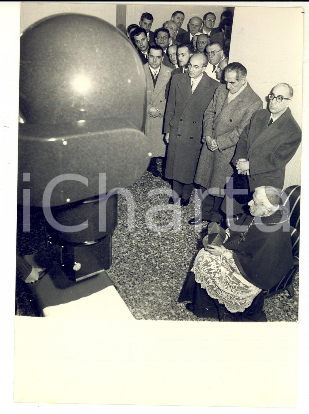 Fotografia d epoca originale 1956 TORINO Prof. DOGLIOTTI e card. FOSSATI al primo centro di cobaltoterapia 1