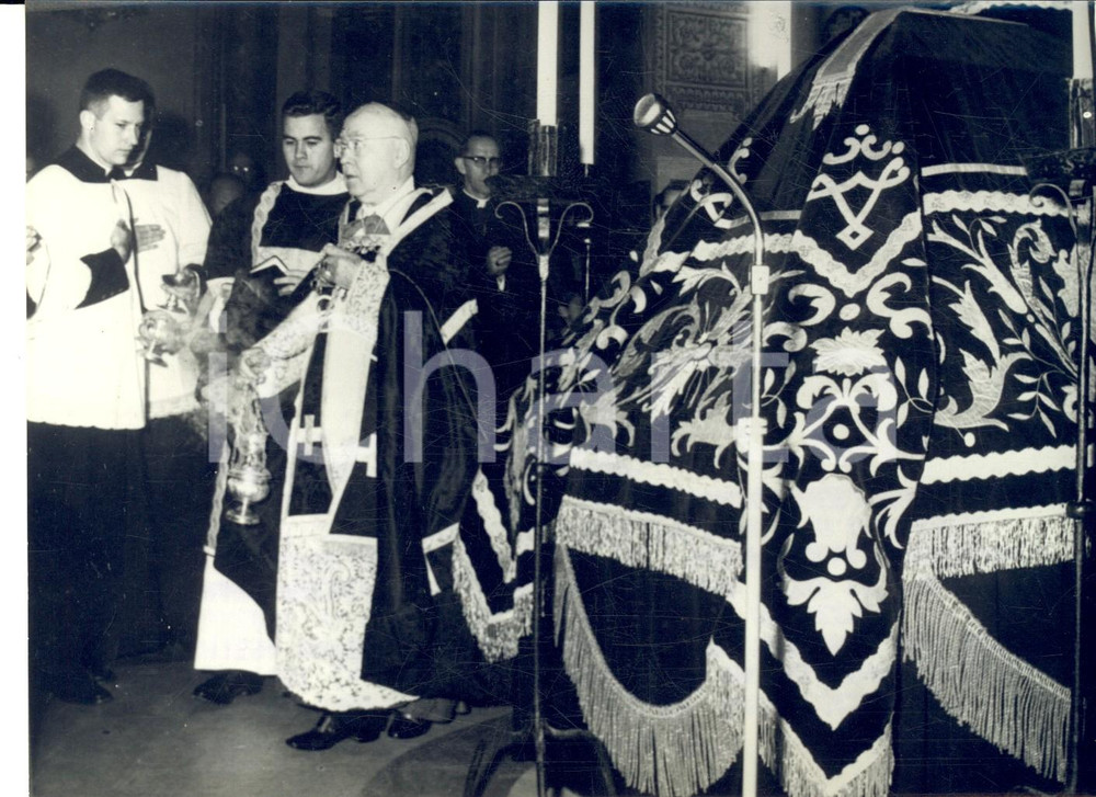 Fotografia d epoca originale 1963 ROMA Cardinale Francis SPELLMAN celebra messa in suffragio di KENNEDY Foto 1