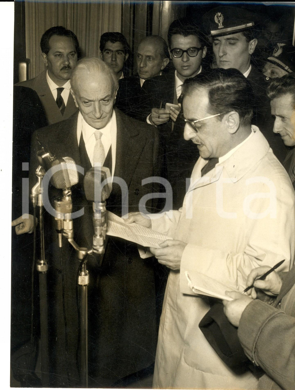 Fotografia d epoca originale 1960 ROMA Antonio SEGNI accoglie il ministro jugoslavo Koca POPOVIC Foto 18x24 1