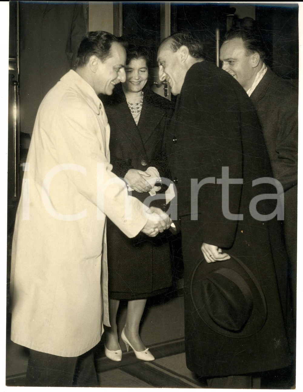 Fotografia d epoca originale 1960 ROMA TERMINI Arrivo del ministro jugoslavo Koca POPOVIC Foto 18x24 cm 1