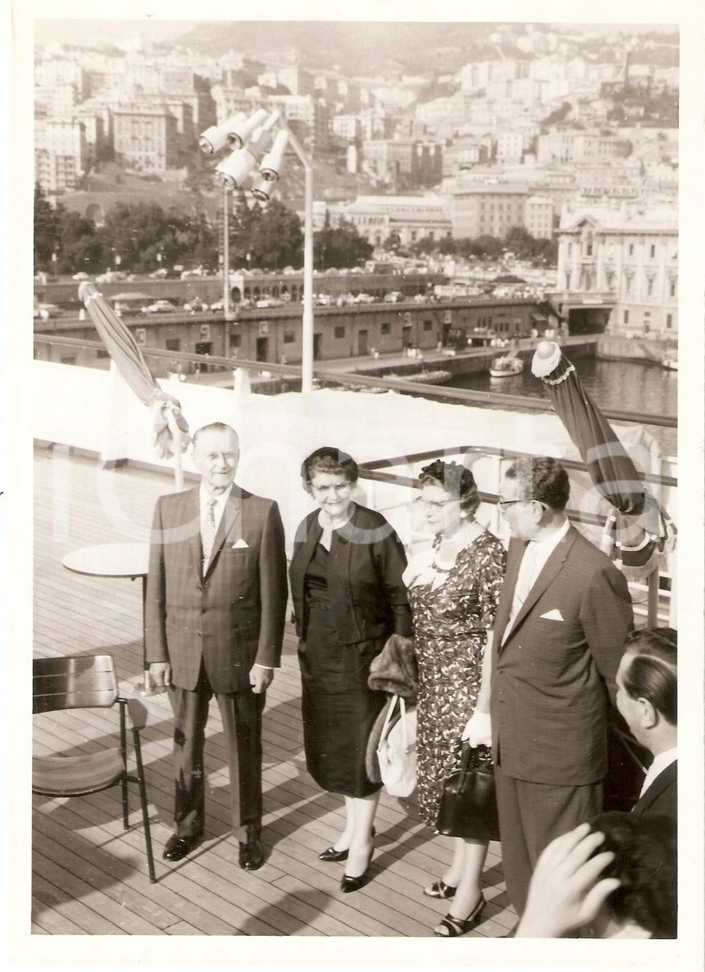Fotografia d epoca originale 1960 GENOVA Figli Leopoldo SATURNO arrivati con transatlantico Leonardo DA VINCI 1