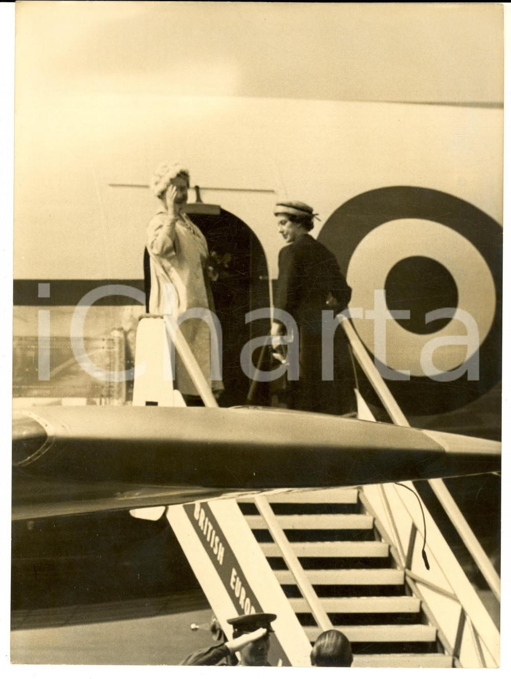 Fotografia d epoca originale 1959 ROMA CIAMPINO Principessa Margaret in partenza con la Regina Madre Foto 1