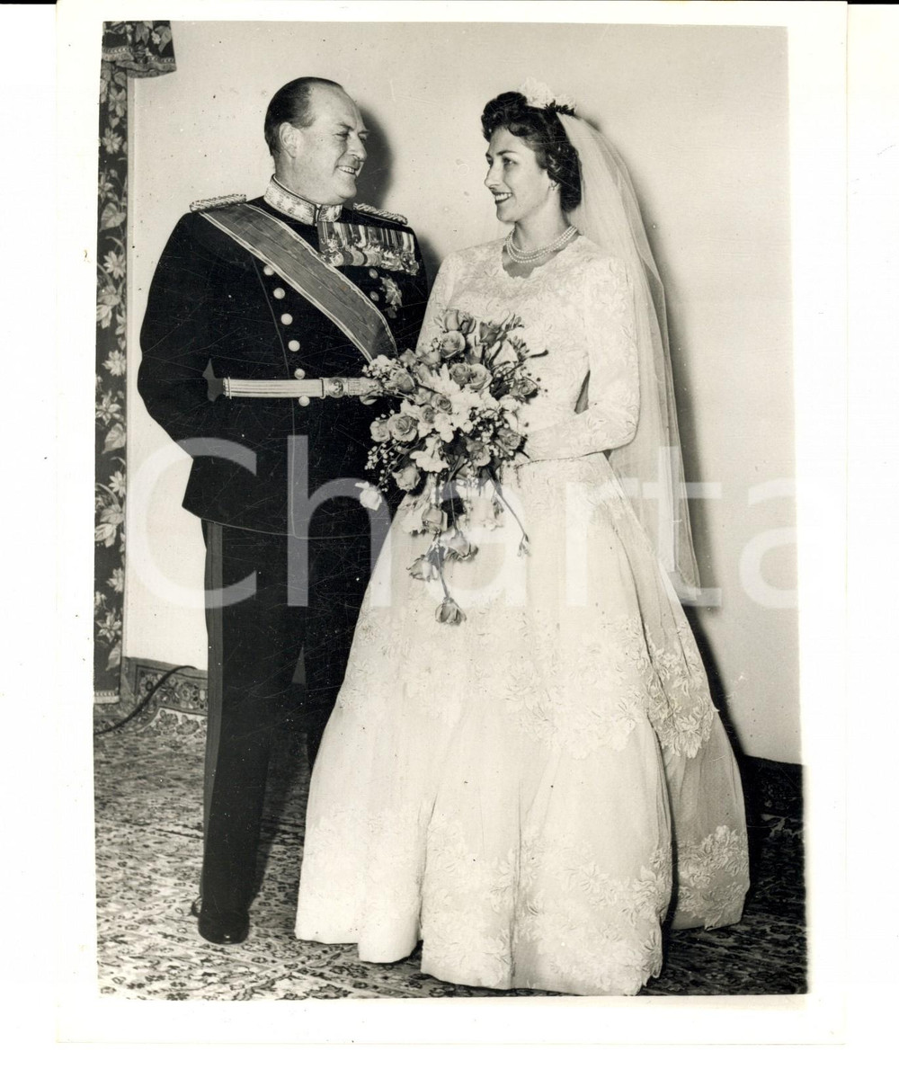 Fotografia d epoca originale 1961 OSLO King Olav of Norway with princess Astrid after her wedding Photo 1