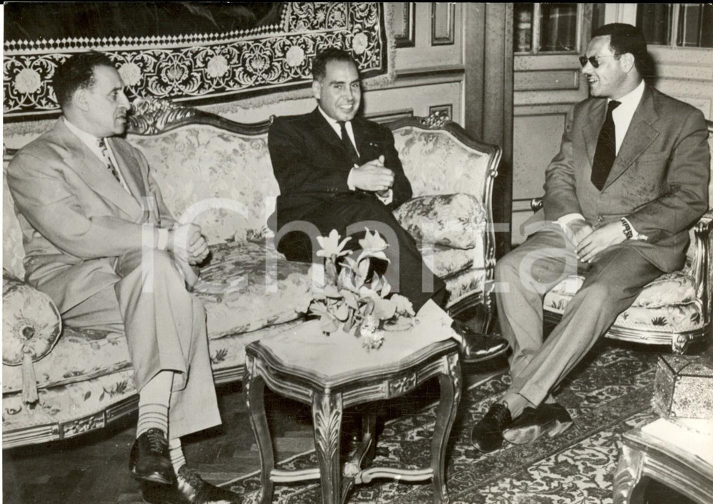 Fotografia d epoca originale 1959 IL CAIRO Incontro tra Ferhat ABBAS  Abdallah IBRAHIM  Abdelhafid BOUSSOUF 1