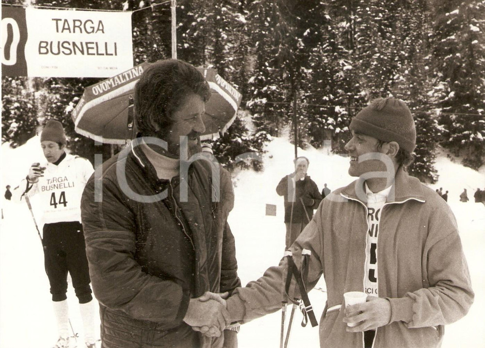 Fotografia d epoca originale 1971 SANTA CATERINA VALFURVA Targa BUSNELLI Saluto tra Carlo MAURI Albert GIGER 1