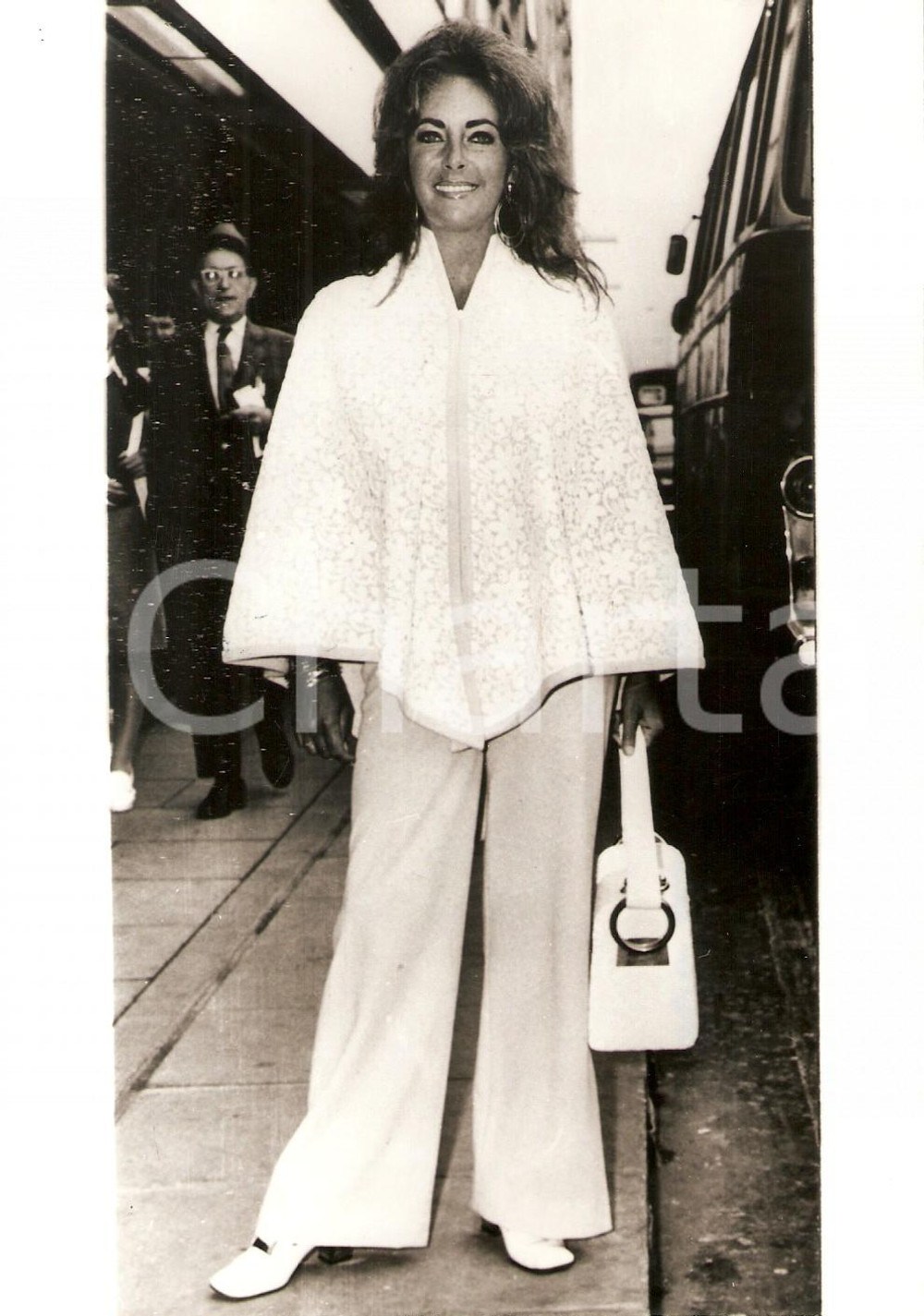Fotografia d epoca originale 1971 LONDON Elizabeth TAYLOR during a trip in ENGLAND Foto 13x18 cm 1
