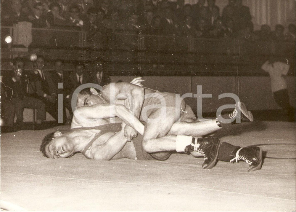 Fotografia d epoca originale 1959 NAPOLI Incontro di lotta libera CHIMAZZO batte KAMMERER Foto 18x13 cm 1