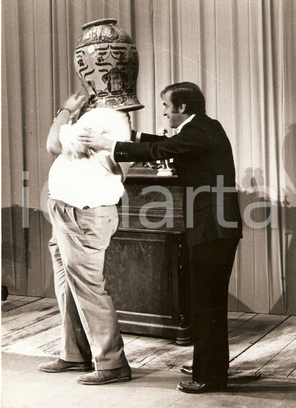 Fotografia d epoca originale 1967 IMPRUNETA Rassegna teatro umoristico  Francesco MULÃˆ durante sketch comico 1