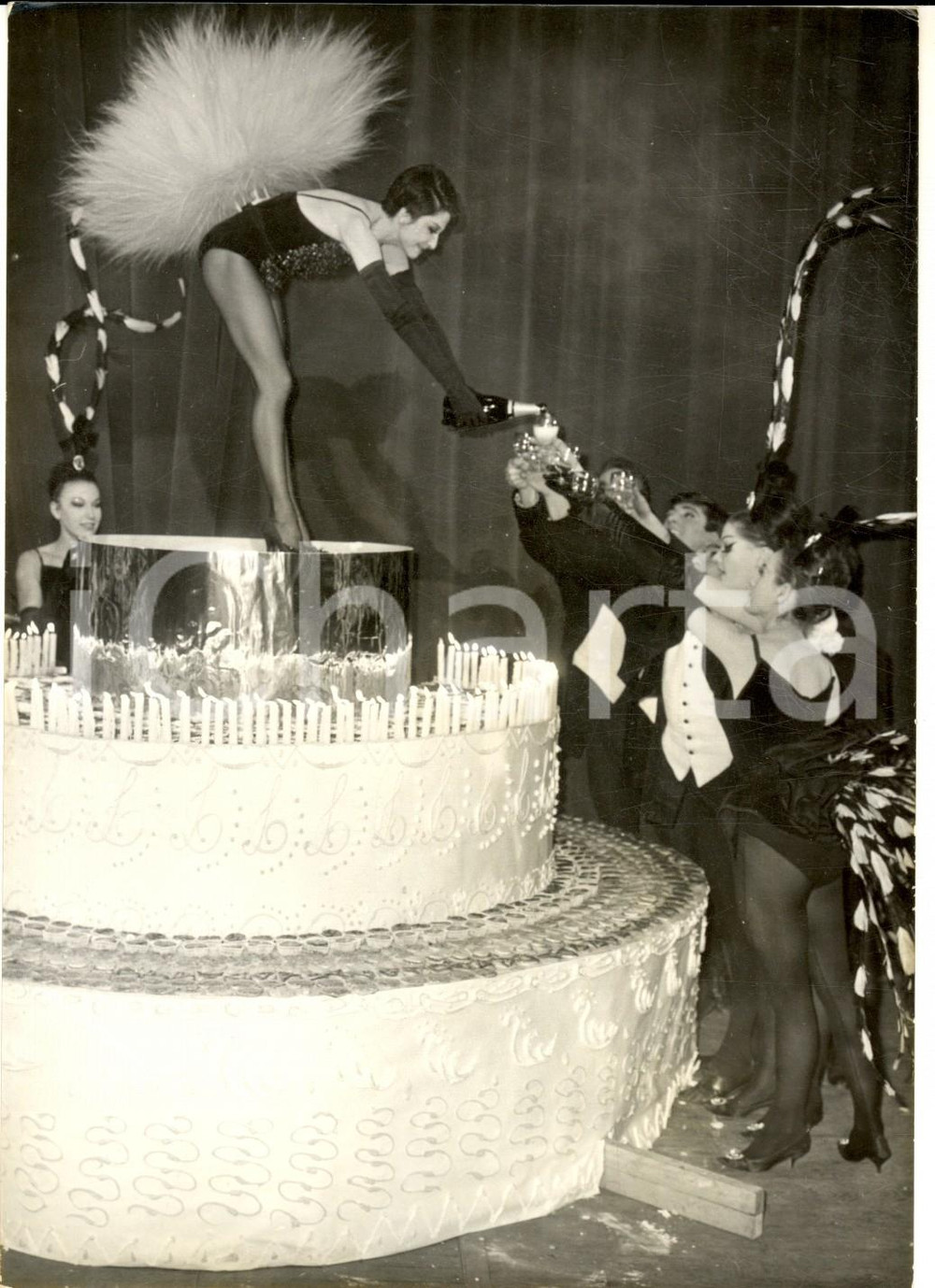 Fotografia d epoca originale 1962 PARIS ALHAMBRA Anniversaire avec 150 bougies pour ZIZI JEANMAIRE Photo 1