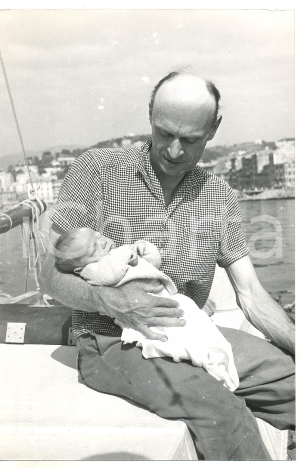 Fotografia d epoca originale 1959 GENOVA Eduard SCHAEFFER con il figlio neonato su nave INDEPENDENCE Foto 1