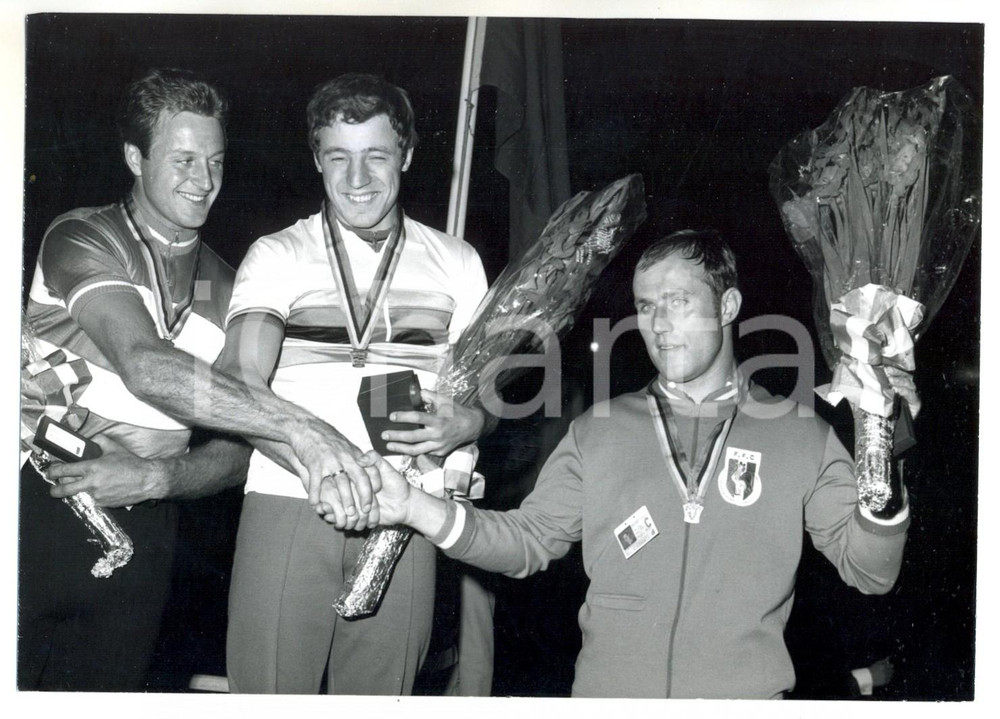 Fotografia d epoca originale 1971 VARESE CICLISMO MONDIALI SU PISTA Bent PEDERSEN Ä–duard RAPP Pierre TRENTIN 1