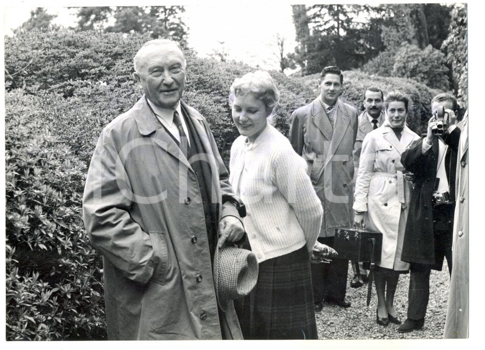 Fotografia d epoca originale 1959 COMO Konrad ADENAUER con la figlia Libeth WERHANH visita Villa Carlotta 1
