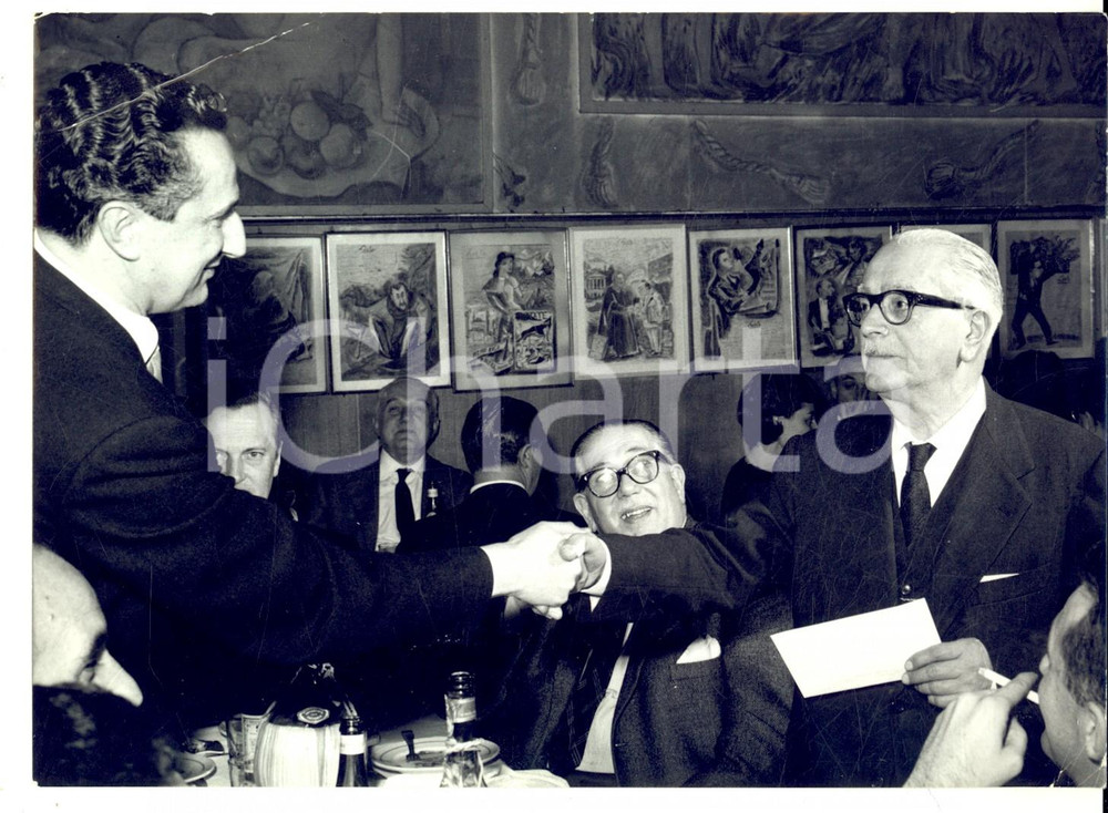 Fotografia d epoca originale 1963 MILANO Premio GILLETTE  Cerimonia alla trattoria di via BAGUTTA Foto 18x13 1