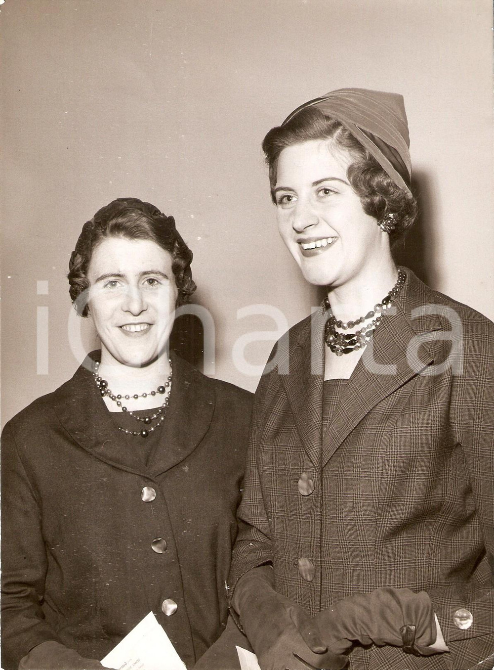 Fotografia d epoca originale 1960 LONDON Julia HANSON Hazel DENTON Britain s best secretaries Foto 15x20 cm 1