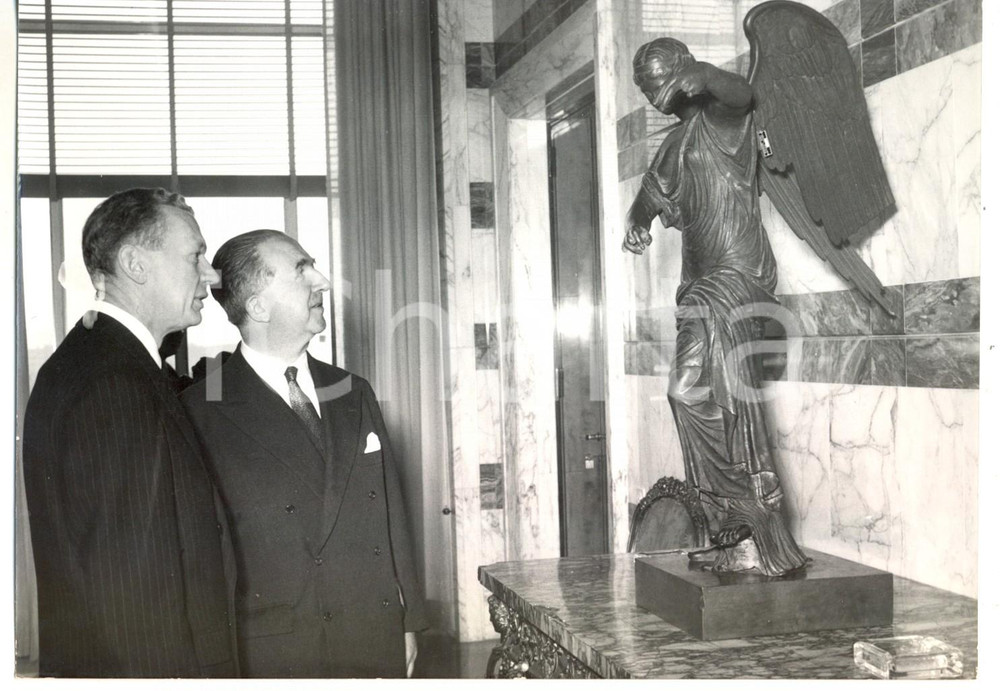 Fotografia d epoca originale 1959 ROMA FARNESINA Giuseppe PELLA incontra Maurice COUVE de MURVILLE  Foto 1