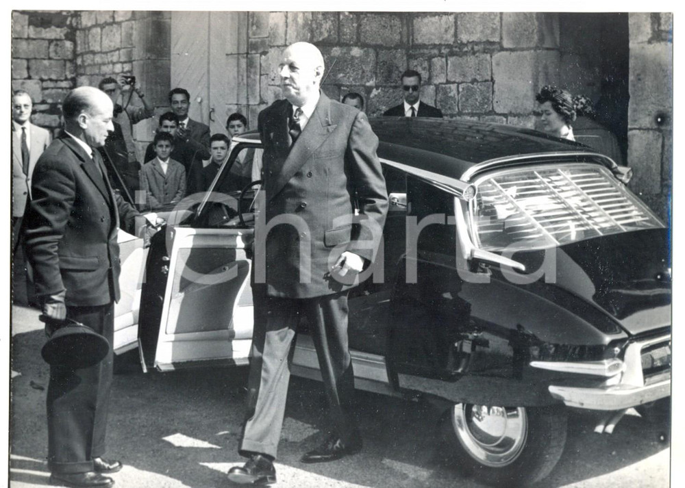 Fotografia d epoca originale 1962 COLOMBEYLESDEUXÃ‰GLISES Charles DE GAULLE dopo l attentato Foto 1