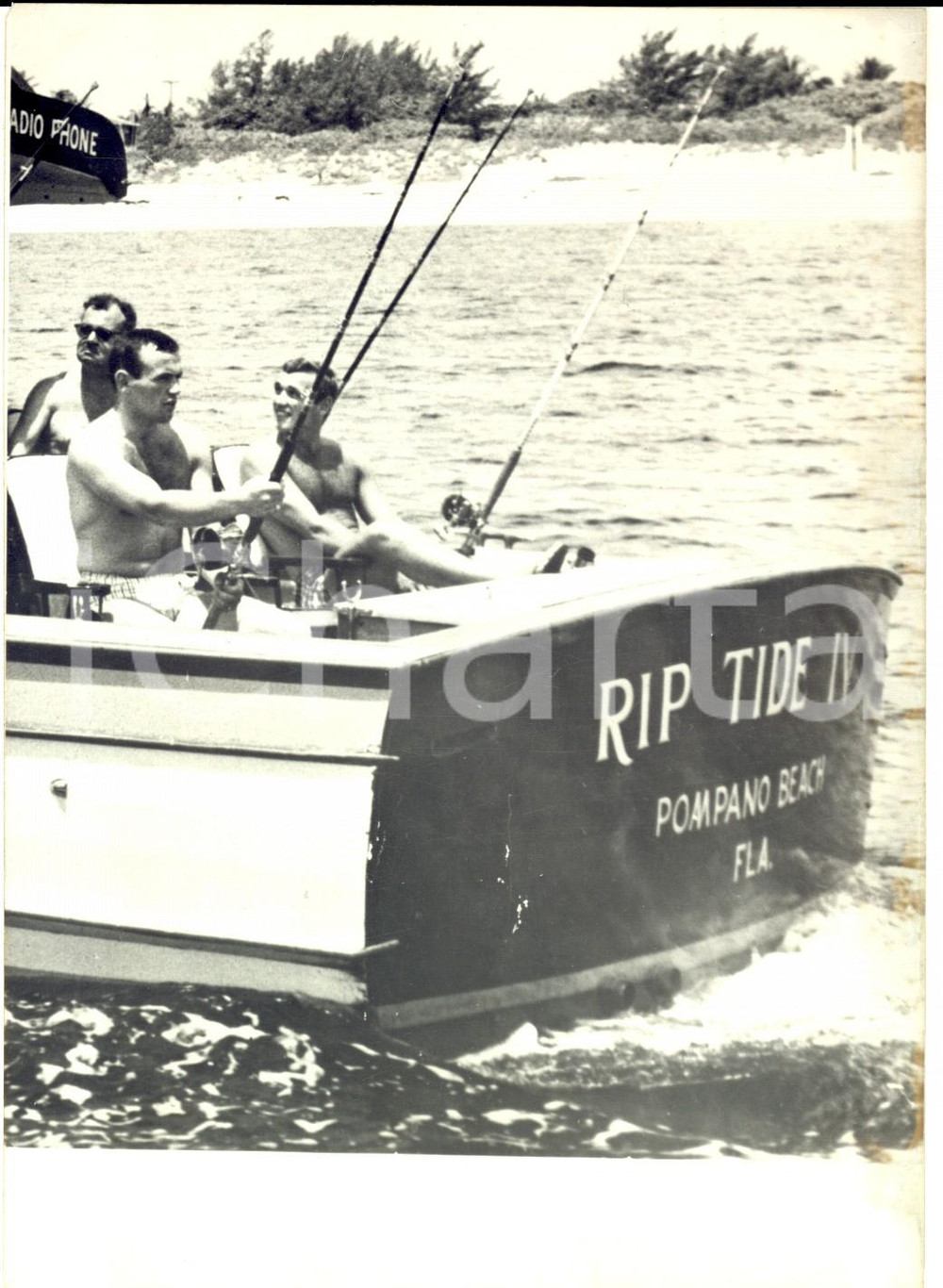 Fotografia d epoca originale 1959 FLORIDA BOXE Campione Ingemar JOHANSSON in vacanza in barca Foto 14x18 cm 1