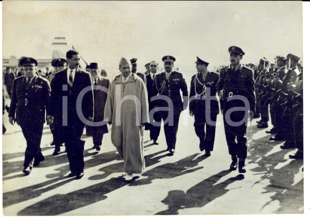Fotografia d epoca originale 1960 DAMAS SYRIE Roi du Maroc HASSAN II avec le MarÃ©chal AMER Ã  l aÃ©roport 1