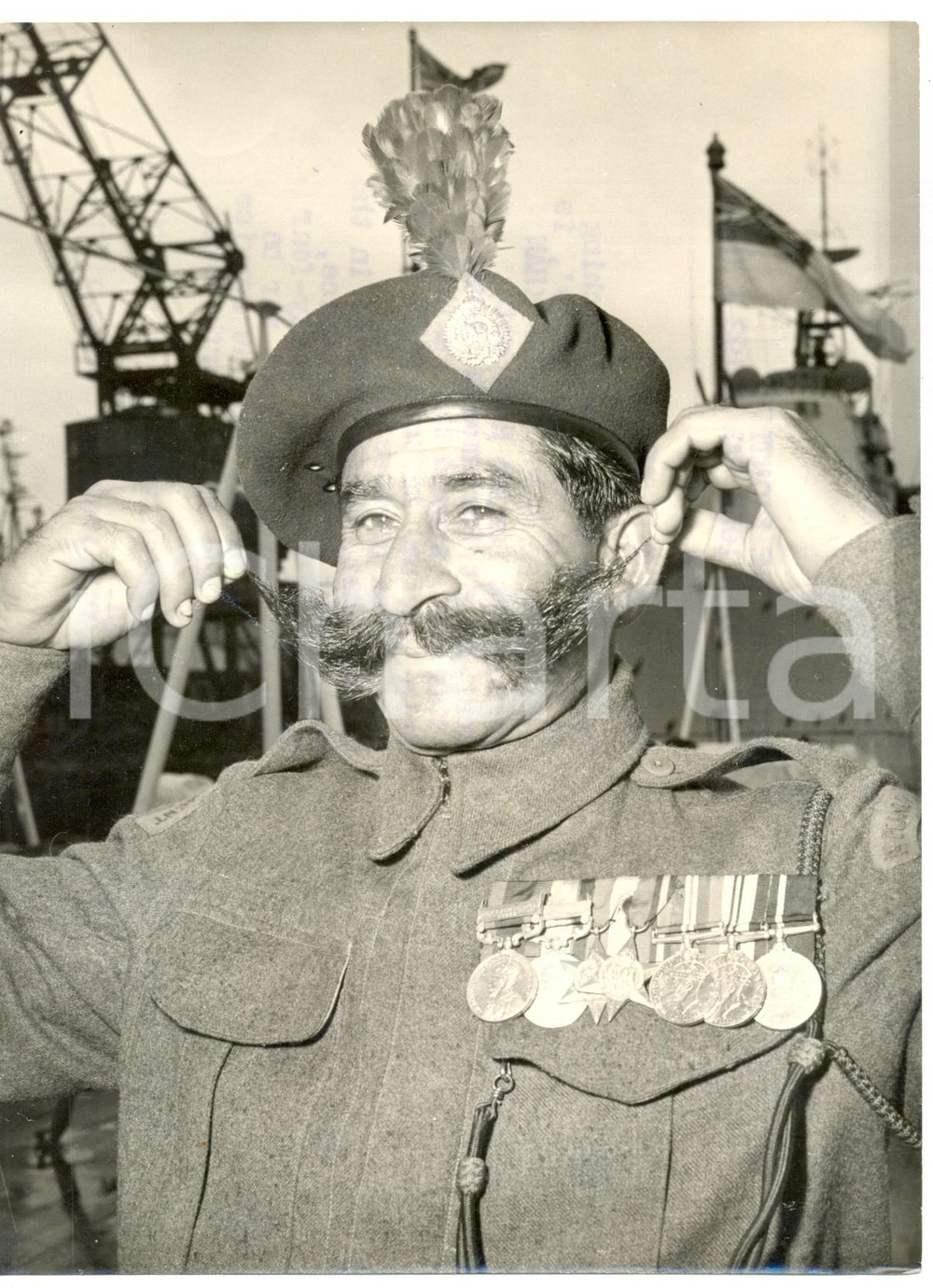 Fotografia d epoca originale 1953 PORTSMOUTH 1st Punjab Regiment  Major Sardar KHAN with his long moustache 1