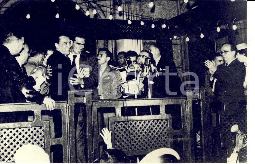 Fotografia d epoca originale 1958 BRASILE CALCIO Presidente Juscelino KUBITSCHEK accoglie nazionale vincente 1