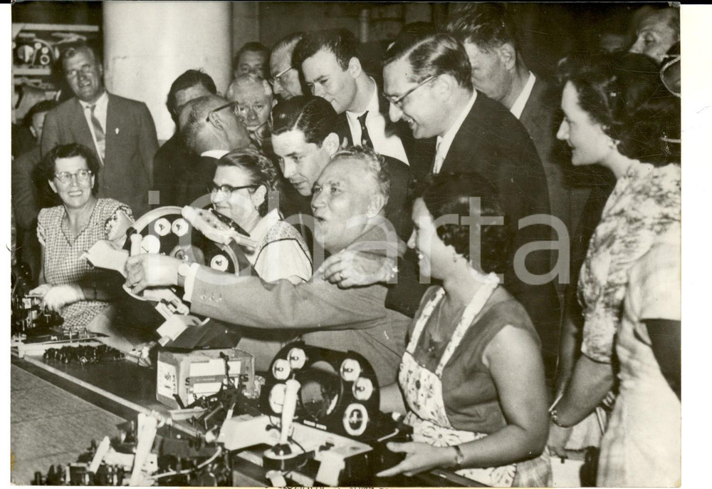 Fotografia d epoca originale 1959 NEW YORK Frol KOZLOV visita una fabbrica di giocattoli Foto 18x14 cm 1