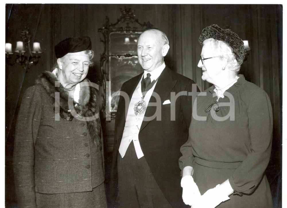 Fotografia d epoca originale 1959 LONDON Eleanor ROOSEVELT lady CHURCHILL Harold GILLETT  at luncheon Photo 1
