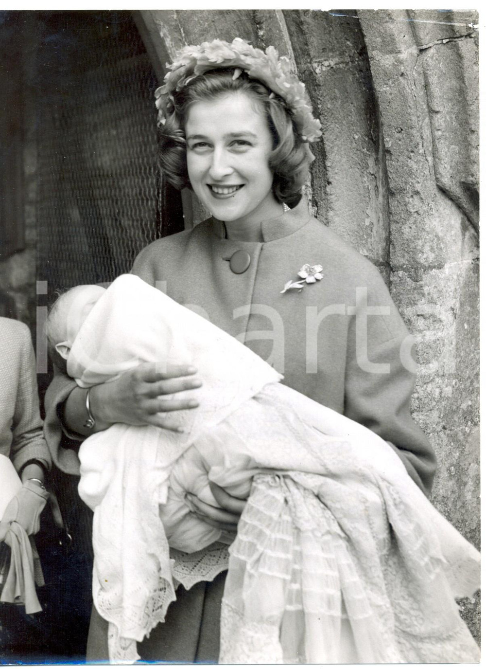 Fotografia d epoca originale 1959 PARIS Princess ALEXANDRA holds her godson David John MORRISON Photo 1