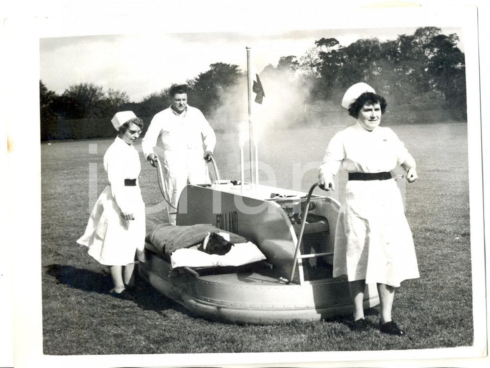 Fotografia d epoca originale 1961 ALDERSHOT TATTOO ROYAL ARMY MEDICAL New stretcher carrier airsupported 1