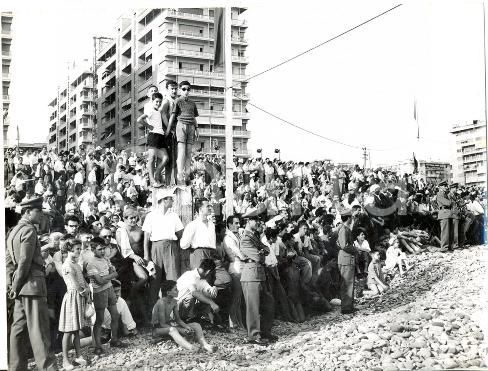 Fotografia d epoca originale 1955 GENOVA Folla di cittadini assiste alla Regata delle REPUBBLICHE MARINARE 1