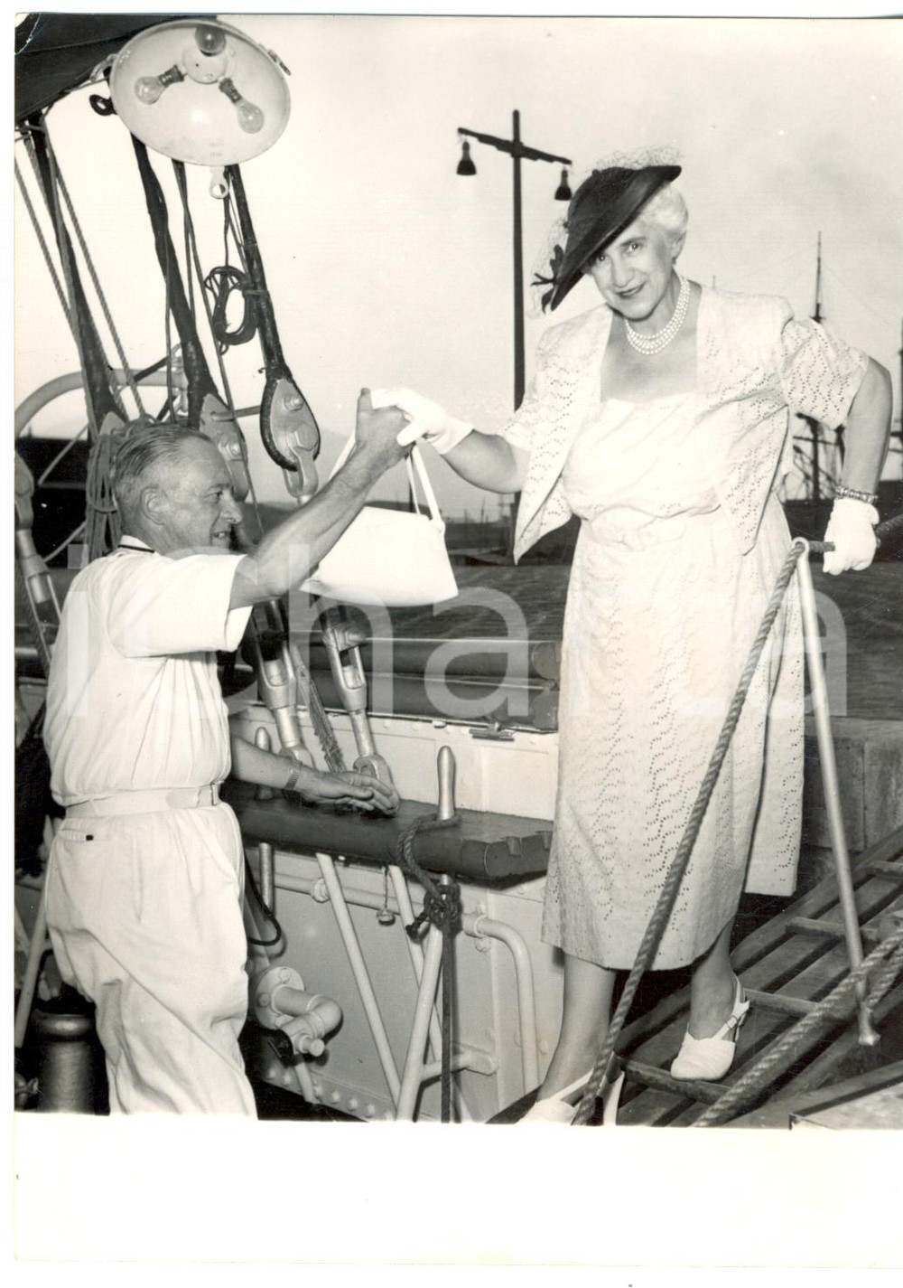 Fotografia d epoca originale 1953 PALERMO Principessa ALLIATA di Montereale visita nave scuola GIORGIO CINI 1
