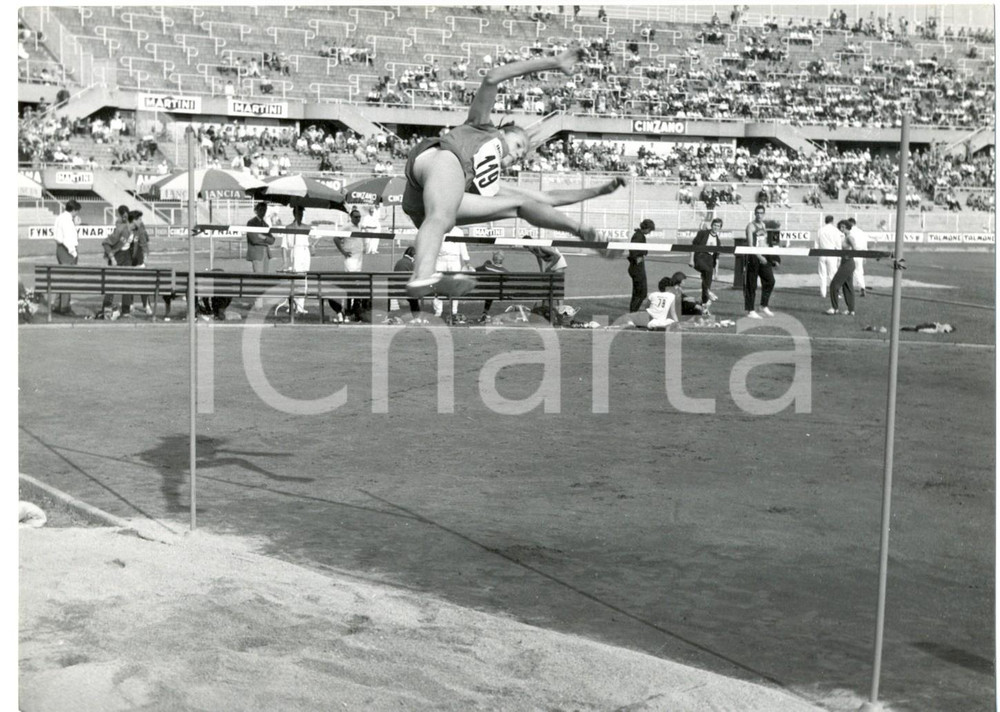 Fotografia d epoca originale 1959 TORINO Universiadi Iolanda BALAS vincitrice medaglia d oro salto in alto 1
