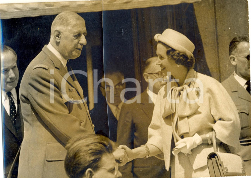 Fotografia d epoca originale 1961 PARIS Regina Fabiola del Belgio incontra Charles DE GAULLE Foto DANNEGGIATA 1